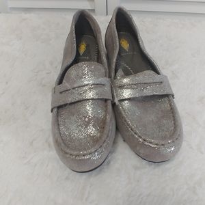 Volatile silver leather loafer size 8.5 NWOT